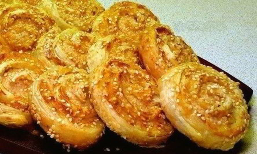 Рецепт закусочных куриных рулетиков с кунжутом