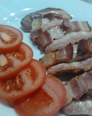 Сосиски запеченные с беконом