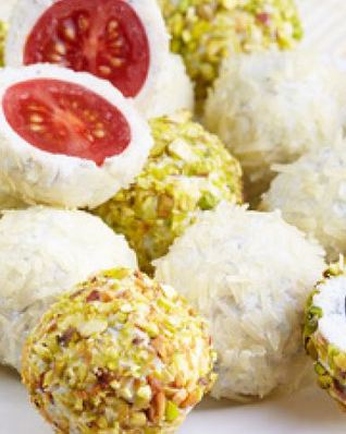 Сырные шарики с фисташками и виноградом