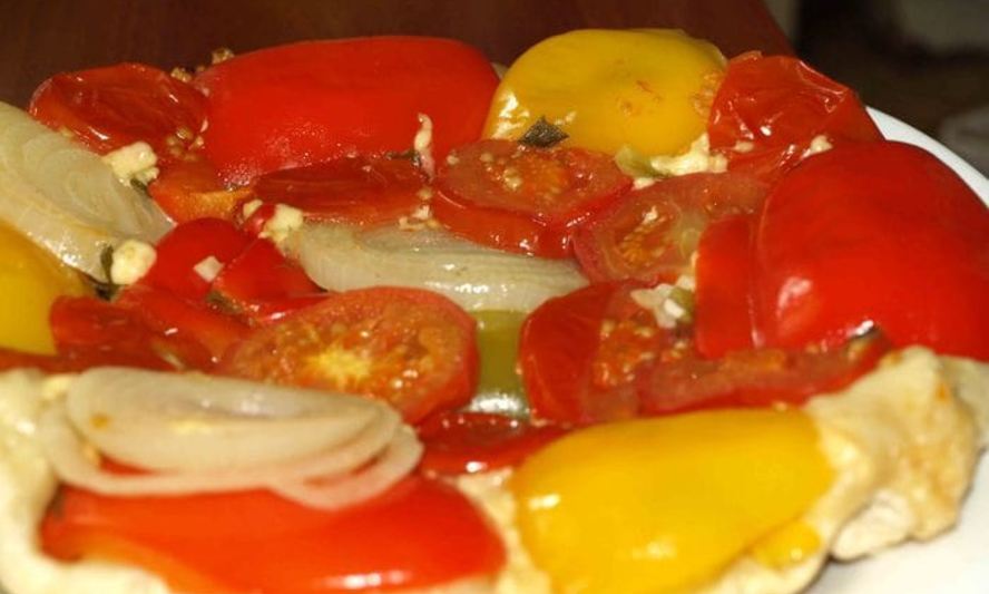 Рецепт овощного тарта с помидорами, болгарским перцем, луком