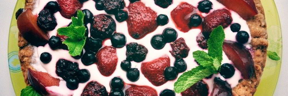 Шоколадно-творожный тарт-суфле с ягодами