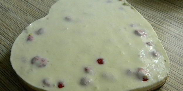 тарт из печенья с нежной начинкой из клубники