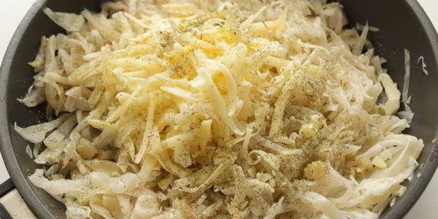 тарт с капустой и перепелиными яйцами