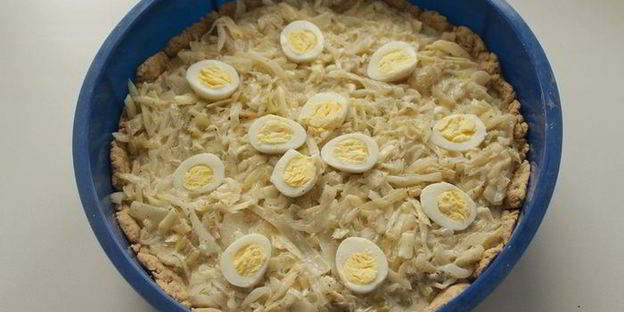 тарт с капустой и перепелиными яйцами