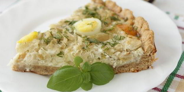 тарт с капустой и перепелиными яйцами