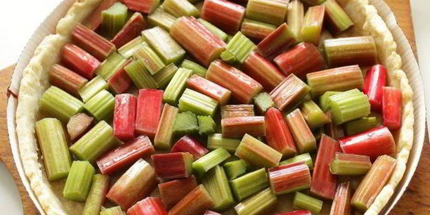 тарт с ревенем и миндальным кремом