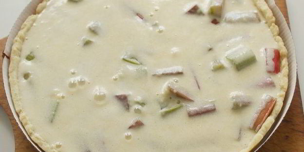 тарт с ревенем и миндальным кремом