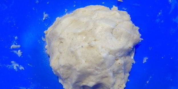 тарт с шоколадным кремом и сливами