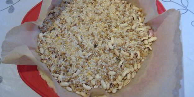 тарт с шоколадным кремом и сливами