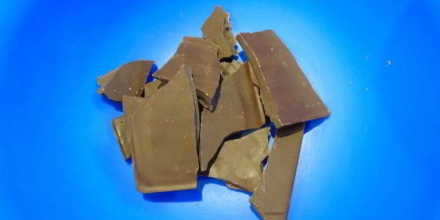 тарт с шоколадным кремом и сливами