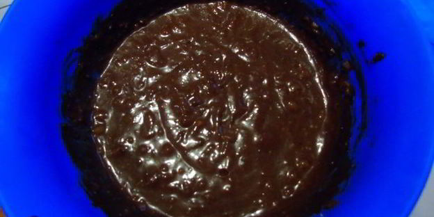 тарт с шоколадным кремом и сливами