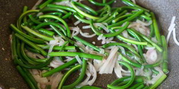 тарт с цуккини и чесночными стрелками