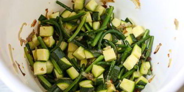 тарт с цуккини и чесночными стрелками