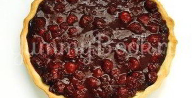 тарт с вишней и меренгой