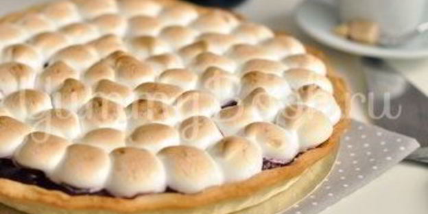 тарт с вишней и меренгой