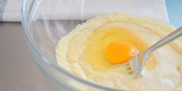 тарт со сливами и миндалем