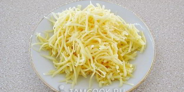 тартинки с помидором, килькой и сыром