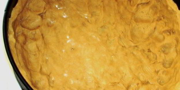 творожной тарт со смородиной и мягкой меренгой