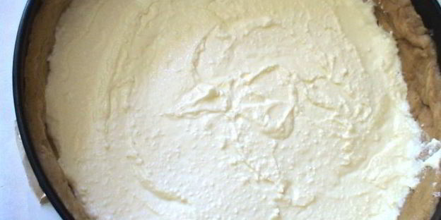 творожной тарт со смородиной и мягкой меренгой