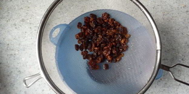 яблочный тарт татен с орешками и изюмом