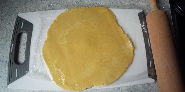 яблочный тарт татен с орешками и изюмом