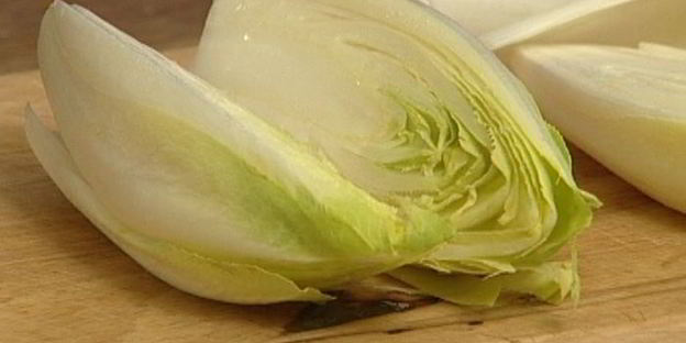 цикорий, запеченный с сыром