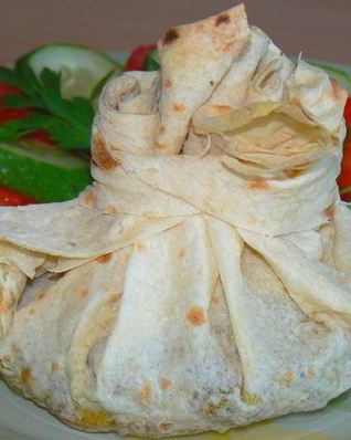 Узелок с куриными желудочками и баклажанами