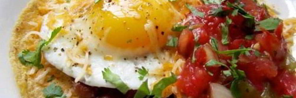 Яйца по-мексикански с томатным соусом