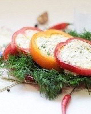 Закуска из болгарского перца с сыром и яйцом