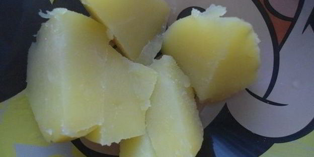 закуска из курицы, орехов и творожного сыра