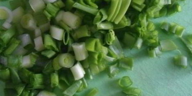 закуска из курицы, орехов и творожного сыра