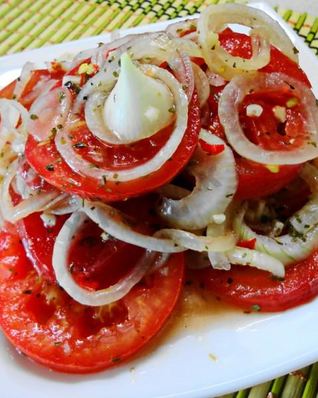 Закуска из помидоров в остром медовом маринаде