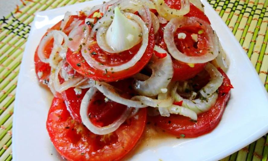 Рецепт закуски из помидоров в остром медовом маринаде