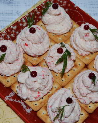 Закуска на крекере