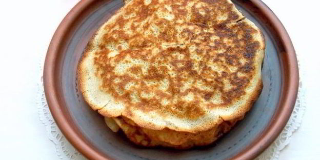 заливная баница с творогом и курагой